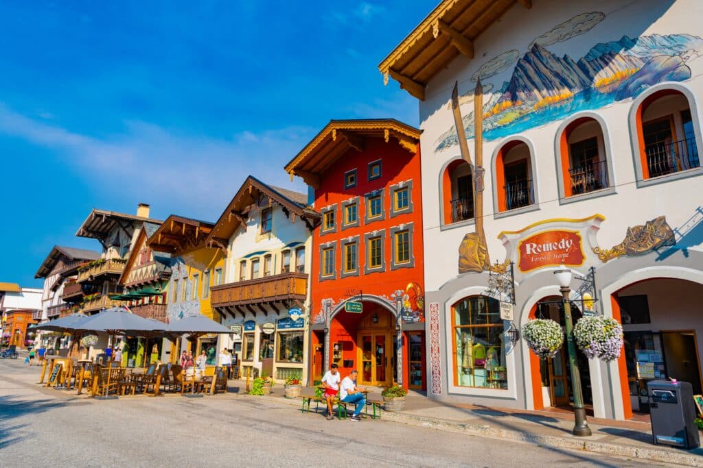 Leavenworth, Washington, USA: Bavarian village. Bavarian village of Leavenworth, Washington with sidewalk cafe and shop on street. Bavarian building in old town. Shopping District
