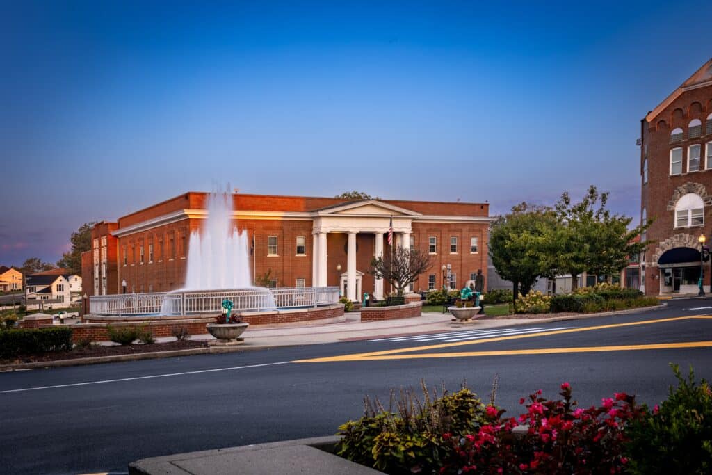 Fountain, flower pots and government building in downtown district of midwestern city of Somerset, Kentucky during early morning