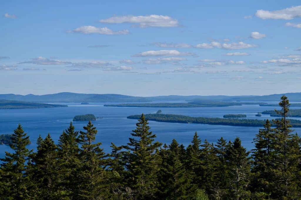 A mesmerizing scenery of the Moosehead Lake in Maine, the USA