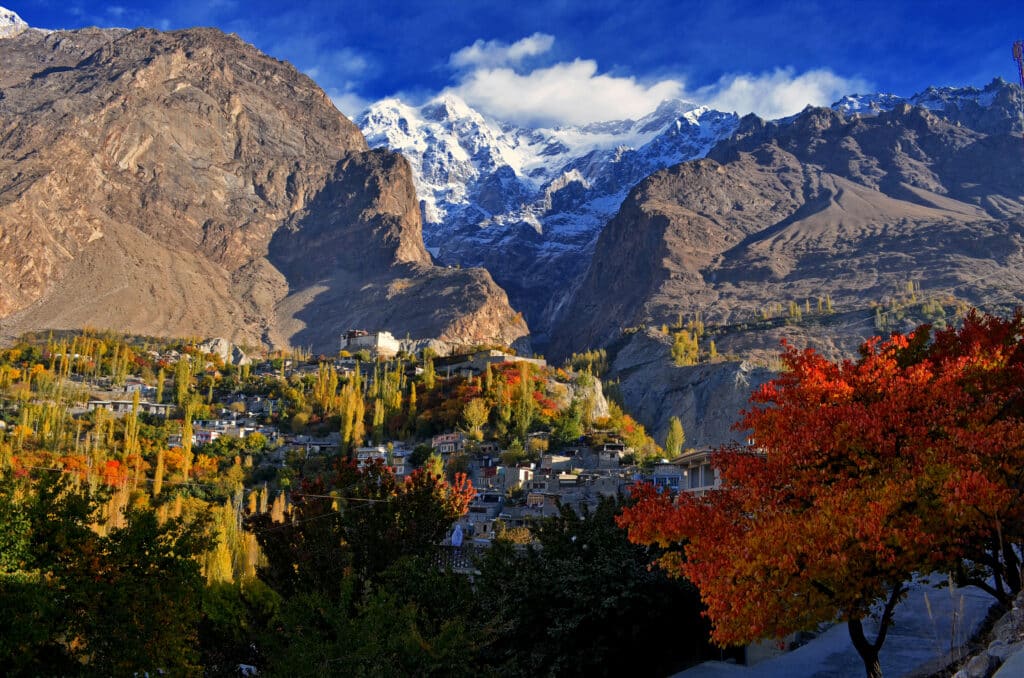Hunza Valley Hunza is probably Pakistan's most visited valley, by the tourists. It is a fairy tale land surrounded by beautiful rugged & snow capped mountains.