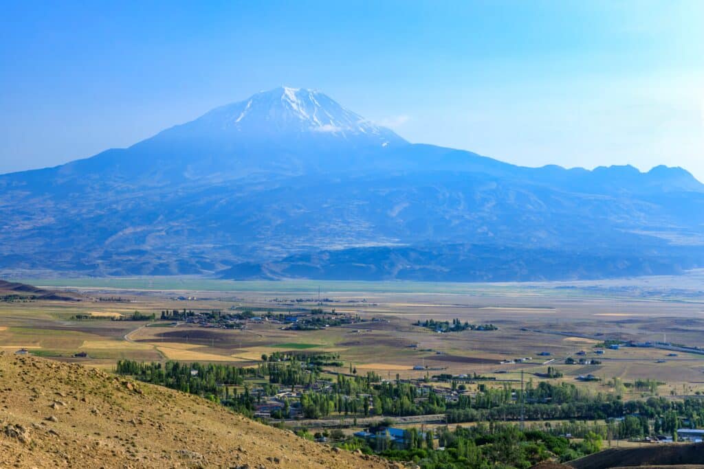 Mount Ararat seen from the Turkish side : Doğubeyazıt, Turky