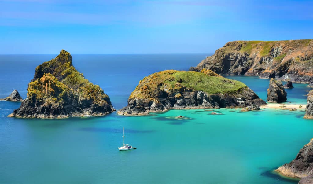 Kynance Cove with turquoise water and dramatic rock formations in Cornwall